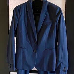 Banana Republic Petite 2-piece Navy Suit Jacket and Trousers Size: 8P